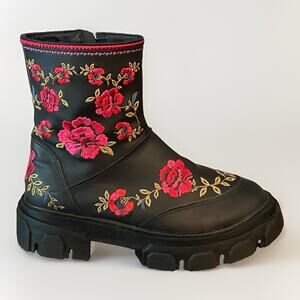Farm Rio Black Boho Mid boot Women’s 9 Embroidered Lug Soles Floral
